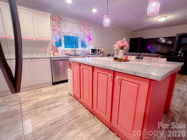 77 Raccoon RDG, Marion, NC 28752