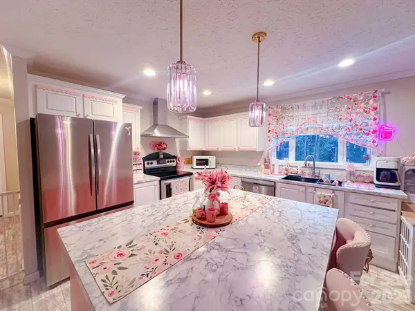 77 Raccoon RDG, Marion, NC 28752