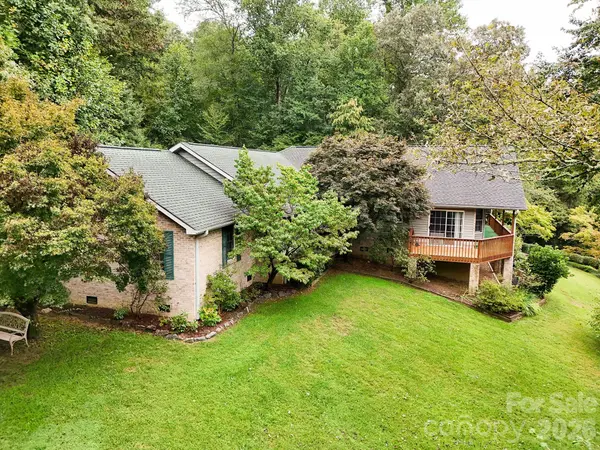 2008 Deep Woods DR, Hendersonville, NC 28739