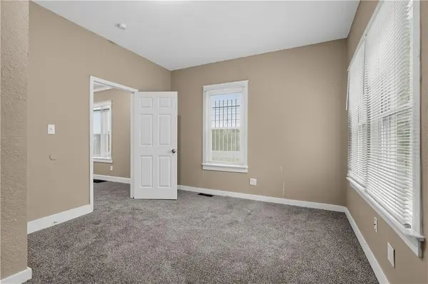 3005 E 32nd ST, Kansas City, MO 64128