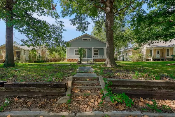 724 N Oak ST, Ottawa, KS 66067