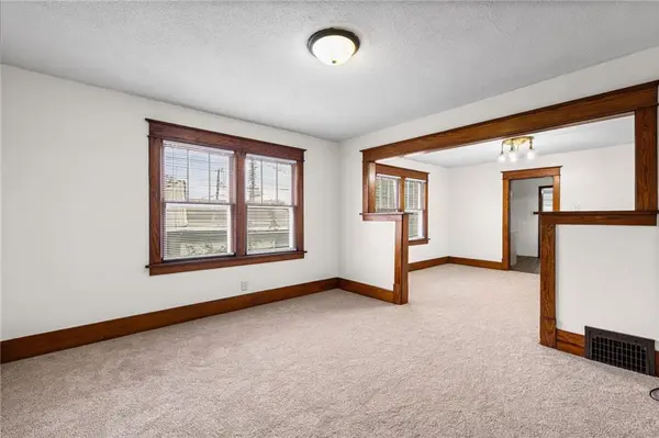 3901 S 22nd ST, St Joseph, MO 64503