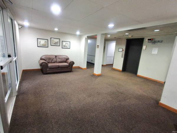2927 Westbrook B-403 DR, Fort Wayne, IN 46805