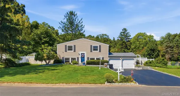 44 Ivy League LN, Stony Brook, NY 11790
