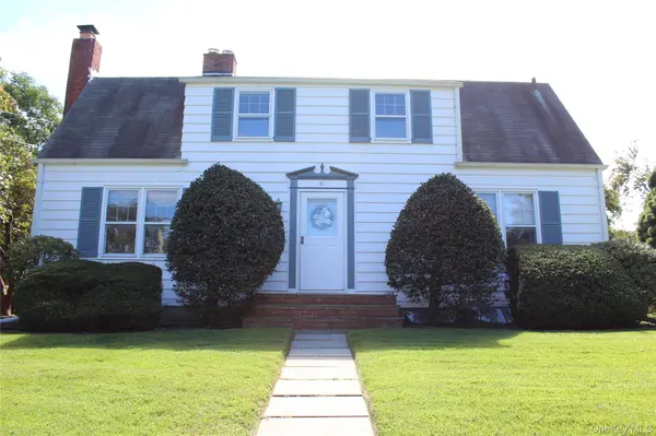 30 Randou DR, Huntington, NY 11743