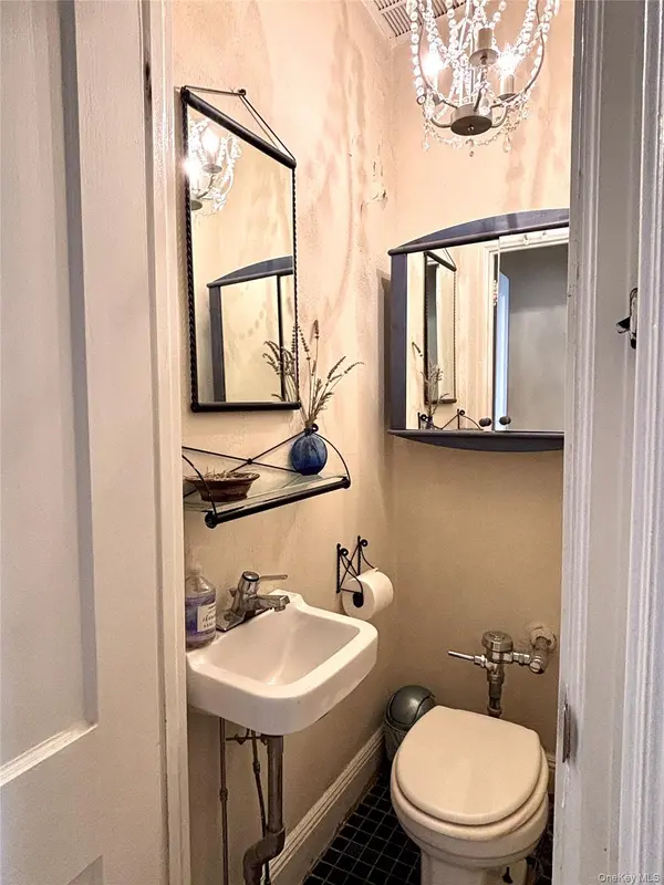 94-14 68th AVE, Forest Hills, NY 11375