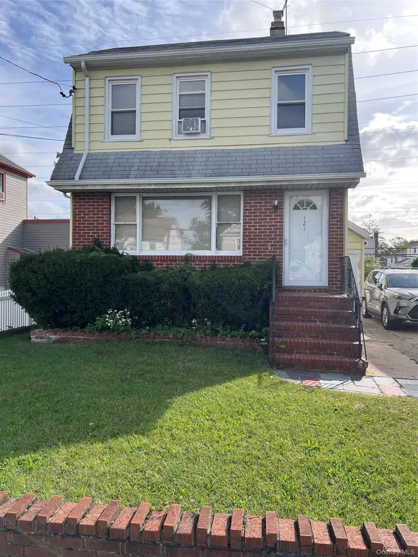 121 Cochran PL, Valley Stream, NY 11581