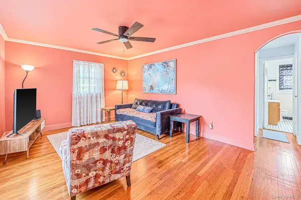 78 E 17th ST, Huntington Station, NY 11746