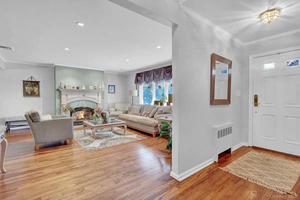 506 Nassau PL, Garden City, NY 11530