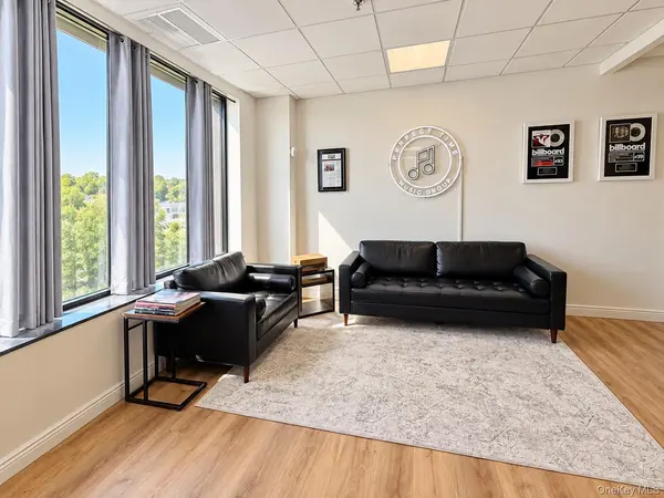 189 Sunrise HWY #304, Rockville Centre, NY 11570