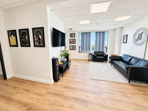 189 Sunrise HWY #304, Rockville Centre, NY 11570