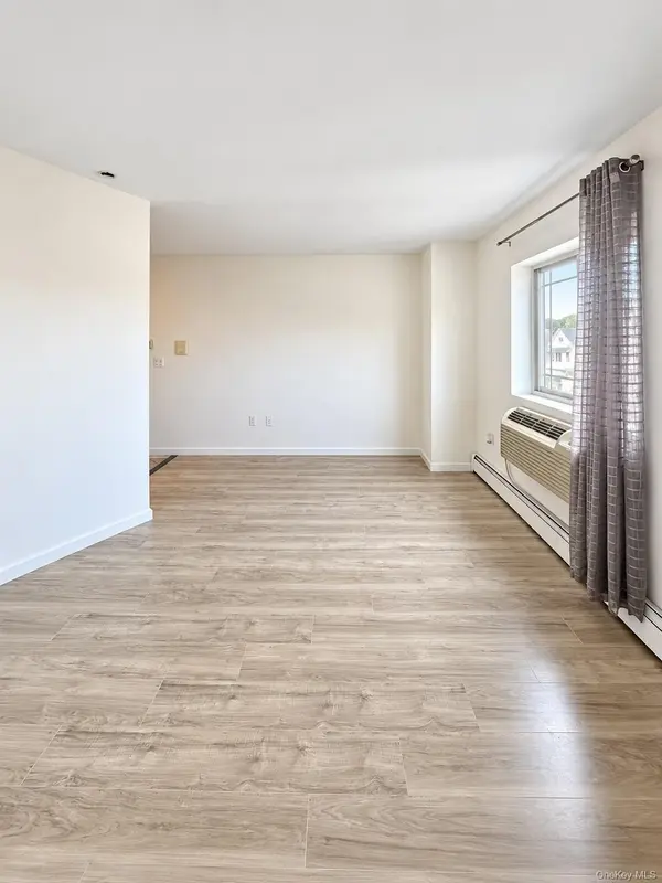 7617 46th AVE #4A, Elmhurst, NY 11373