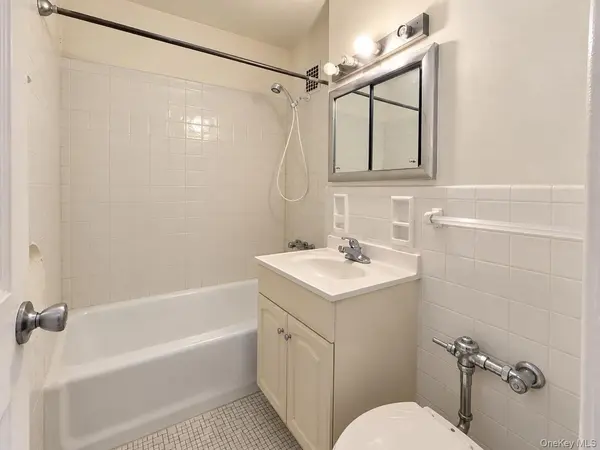 142-05 Roosevelt Avenue #517, Flushing, NY 11354