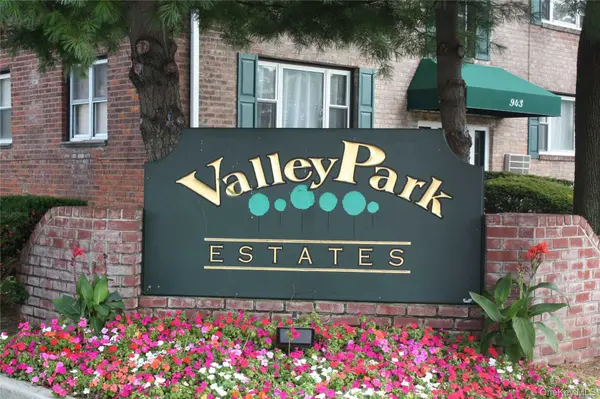 955 Fenwood Drive #2, Valley Stream, NY 11580