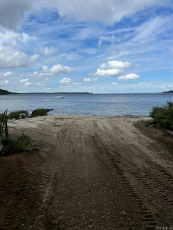 Little Neck RD, Centerport, NY 11721