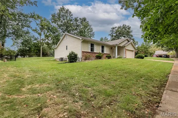 6501 Suson Oaks DR, St Louis, MO 63128