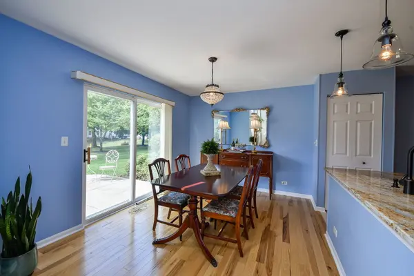 1004 Charlestowne DR, West Chicago, IL 60185