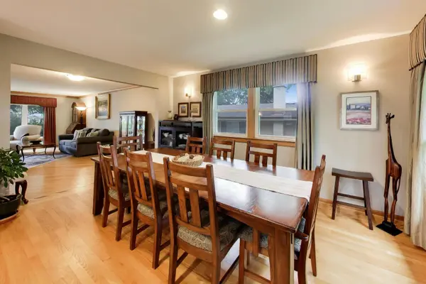 1914 N Burke DR, Arlington Heights, IL 60004