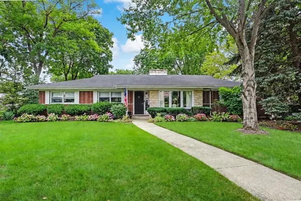 443 Blackstone AVE, La Grange, IL 60525