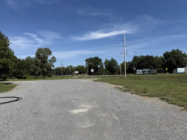 7832 Old Route 13, Marion, IL 62959