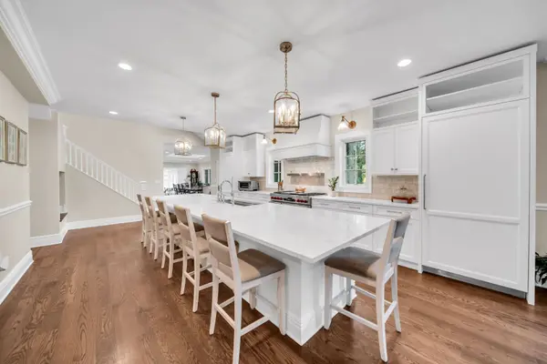711 W Old Elm RD, Lake Forest, IL 60045
