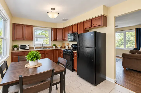 16100 Circle DR, Markham, IL 60428
