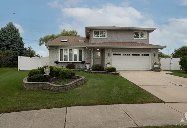 2195 W Cimarron WAY, Addison, IL 60101
