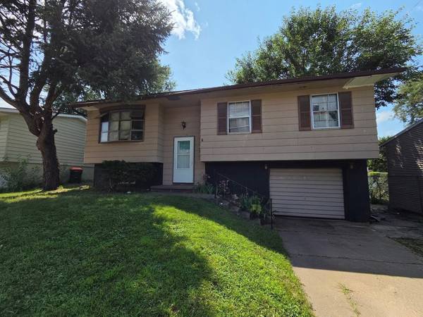 2308 Jebens AVE, Davenport, IA 52804