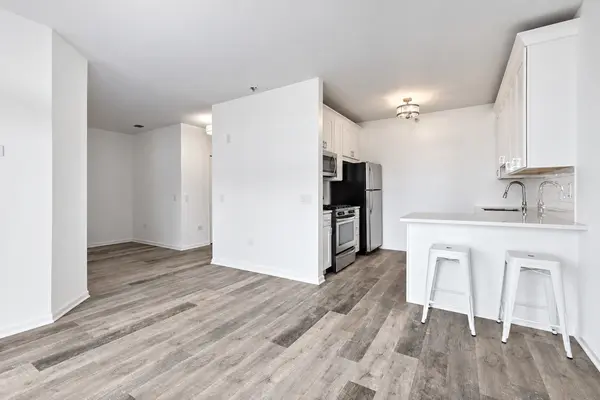 600 N Dearborn ST #1707, Chicago, IL 60654