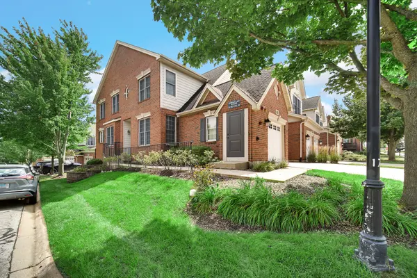 22 Red Tail DR, Hawthorn Woods, IL 60047