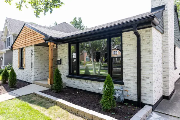 210 S Wa Pella AVE, Mount Prospect, IL 60056
