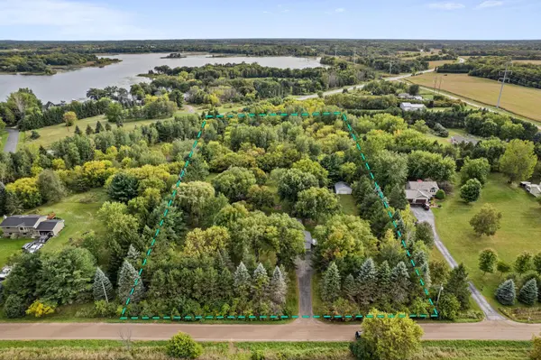 9165 270th ST, Chisago City, MN 55013