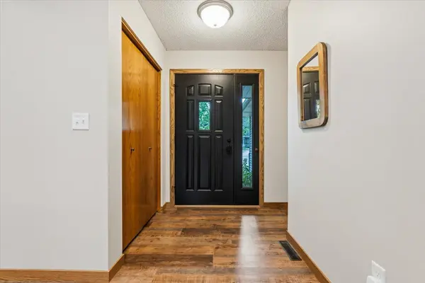 8821 Rainier CT, Woodbury, MN 55125