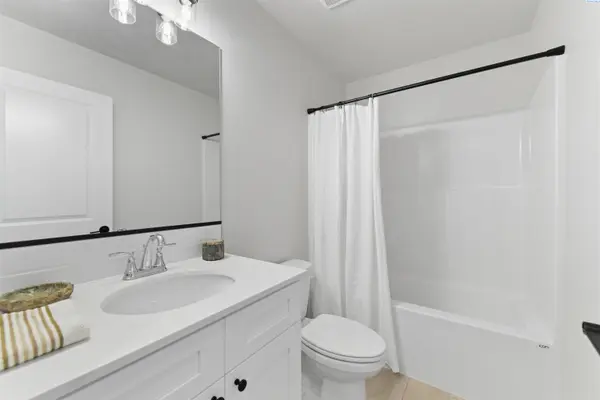 5908 Redtail Dr, Pasco, WA 99301