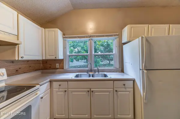 130 Oakland Ave, Lenoir City, TN 37771