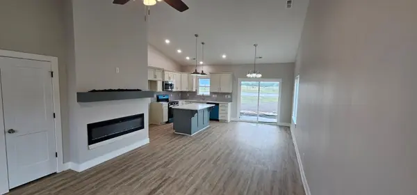 1621 Midway Ct., Valley Center, KS 67147