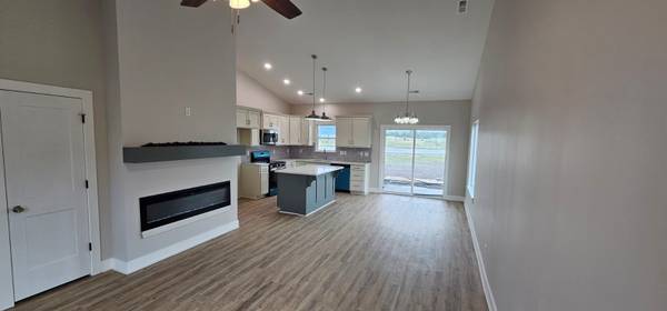 1621 Midway Ct., Valley Center, KS 67147
