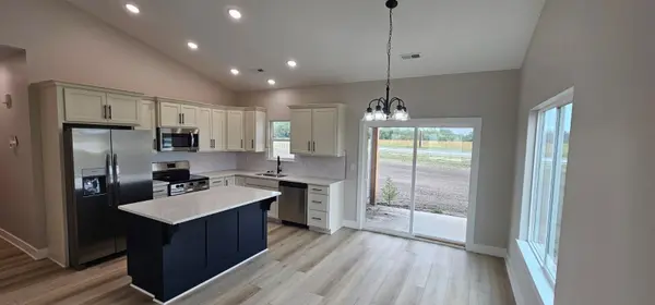1630 Midway Ct., Valley Center, KS 67147