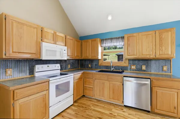 1518 N Sand Hill LN, Fordland, MO 65652