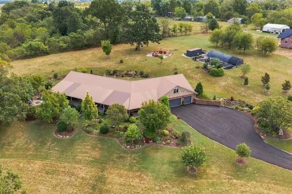480 Hunter Rdg, Clever, MO 65631