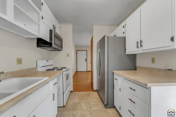 3129 SW Grand CT, Topeka, KS 66614