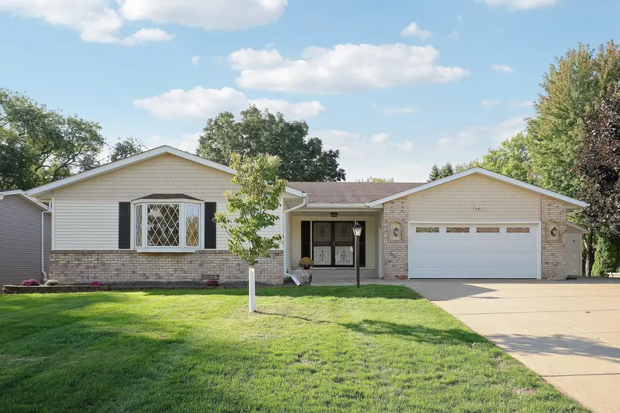 10632 Daisy CIR, Bloomington, MN 55438