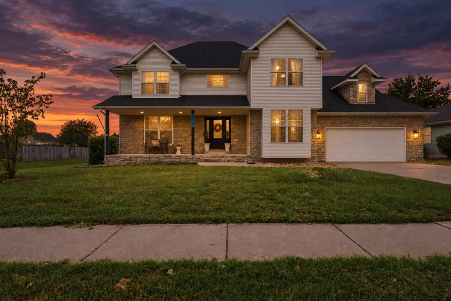 350 E Halsey ST, Republic, MO 65738