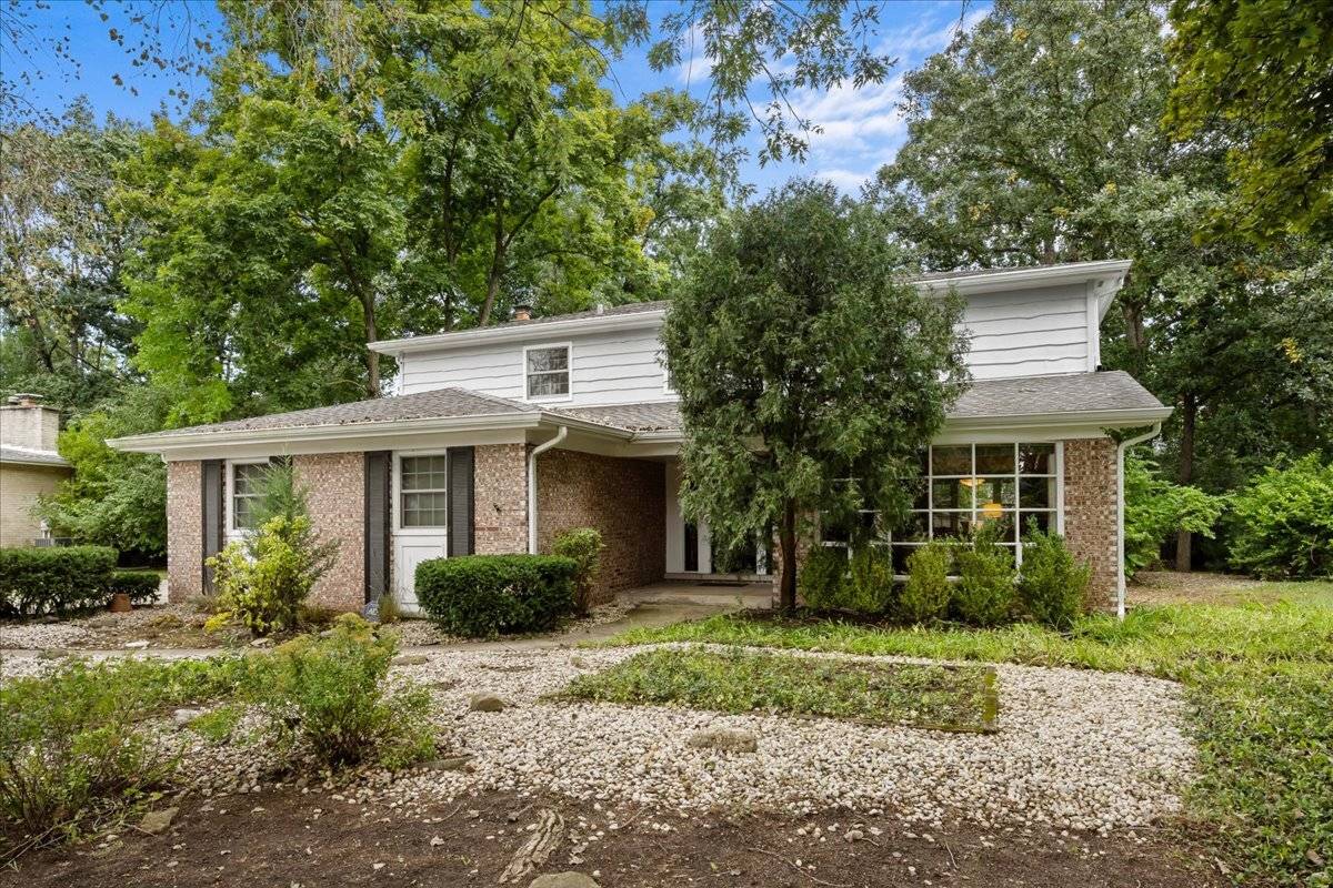 1745 E Summit CT, Deerfield, IL 60015