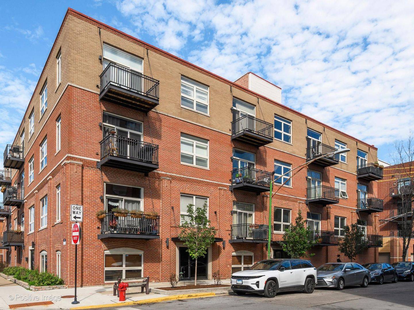 2804 N Oakley AVE #305, Chicago, IL 60618