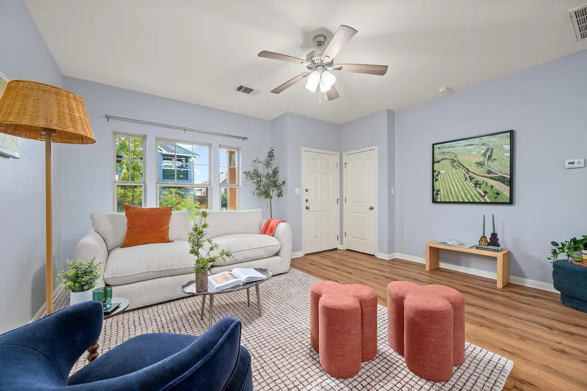 4616 Esper LN #338, Austin, TX 78725