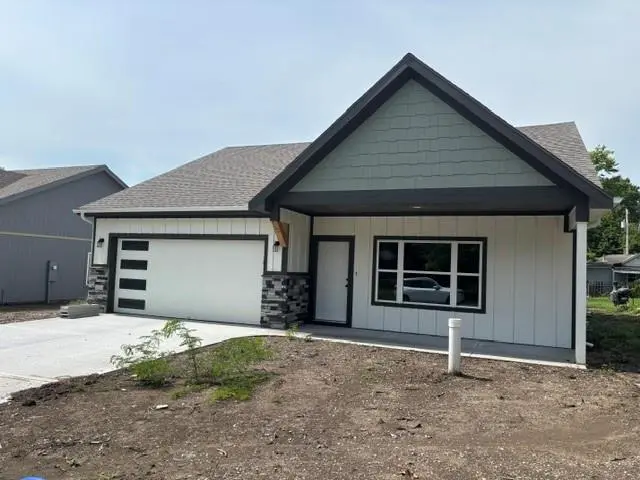 444 N Prarie ST, Liberty, MO 64068