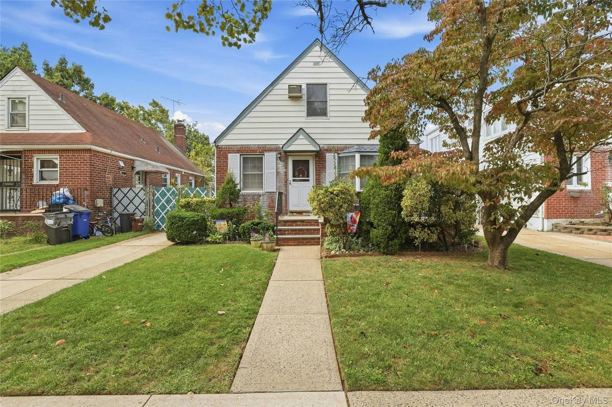 7954 264th ST, Glen Oaks, NY 11004