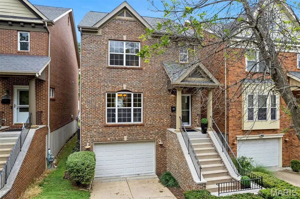 2122 Franz Park LN, St Louis, MO 63139