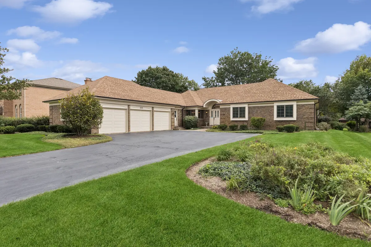 609 Claire LN, Prospect Heights, IL 60070
